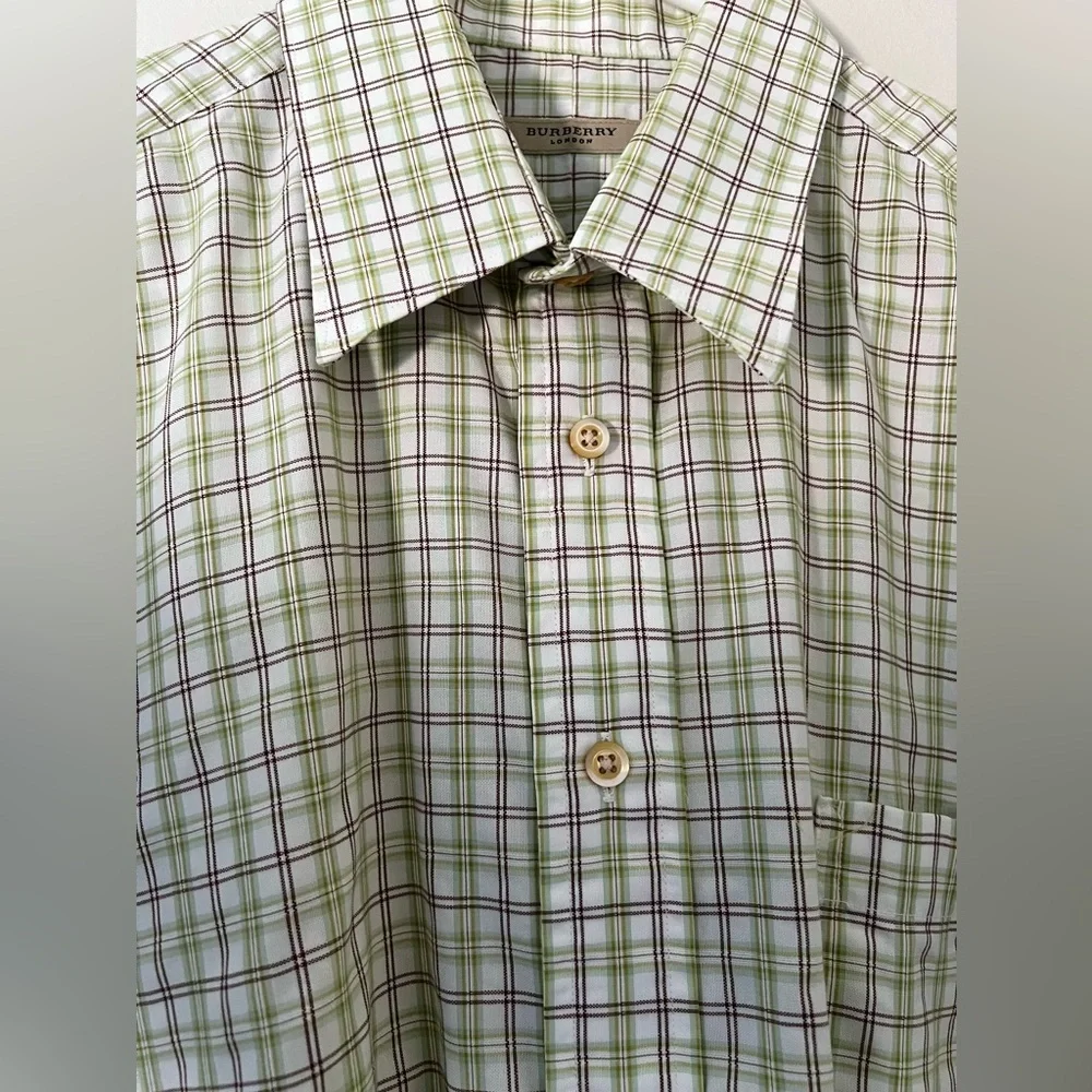 LIKE NEW CONDITION BURBERRY PLAID SHIRT SIZE LARGE - Picture 5 of 9